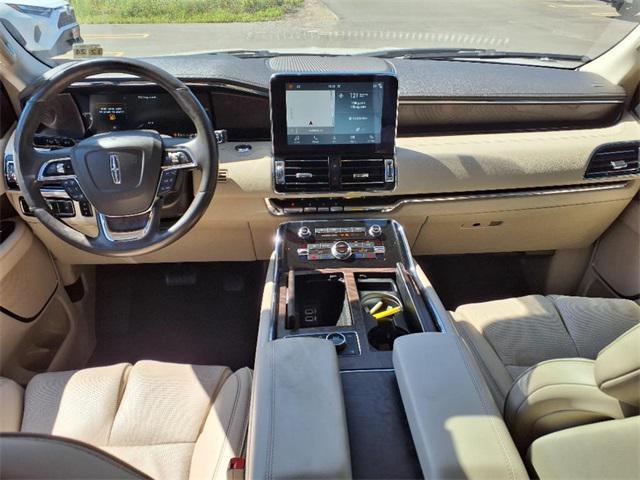 Photo of 2019 White Platinum Metallic Tri-Coat Lincoln Navigator