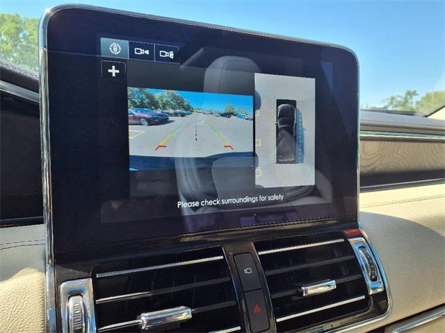 Photo of 2019 White Platinum Metallic Tri-Coat Lincoln Navigator