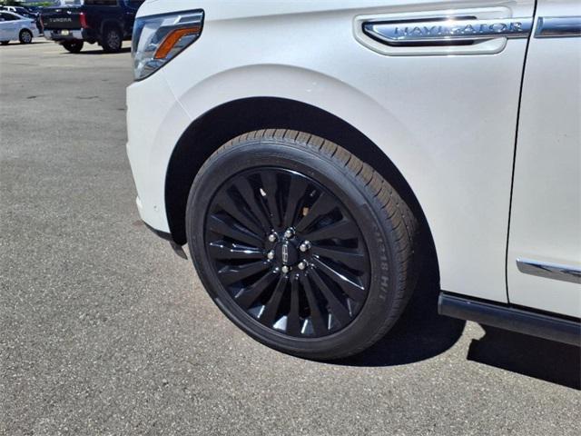 Photo of 2019 White Platinum Metallic Tri-Coat Lincoln Navigator