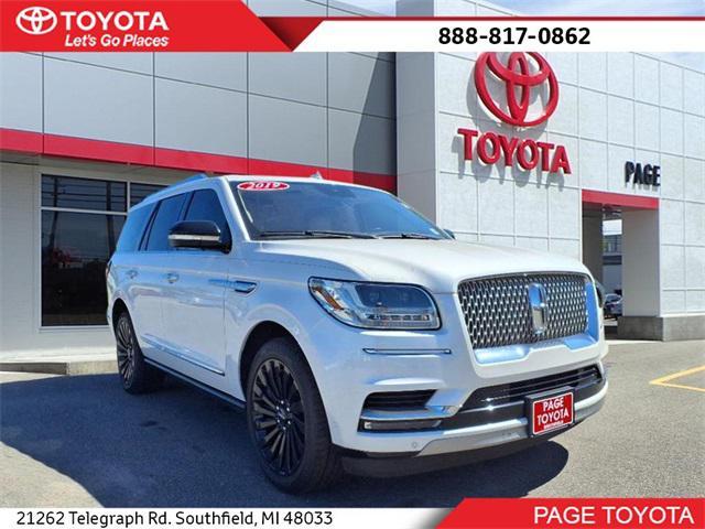 Photo of 2019 White Platinum Metallic Tri-Coat Lincoln Navigator