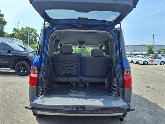 Photo of 2004 Blue Honda Element