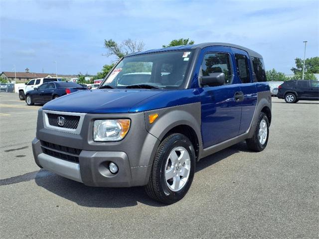 Photo of 2004 Blue Honda Element