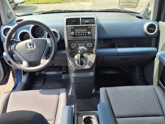Photo of 2004 Blue Honda Element