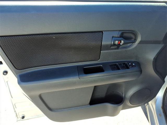 Photo of 2009 Silver Scion xB