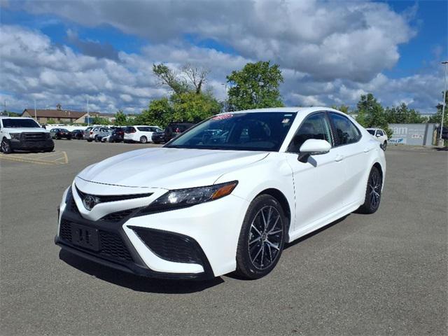 Photo of 2023 Ice Cap Toyota Camry