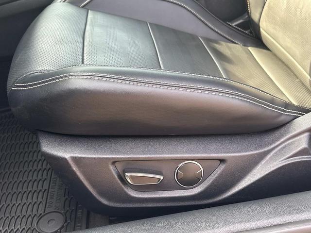 Photo of 2015 Black Ford Mustang