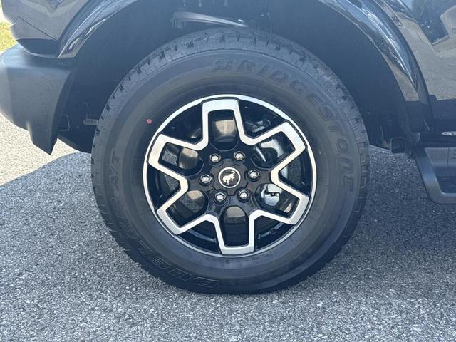 Photo of 2025 Shadow Black Ford Bronco