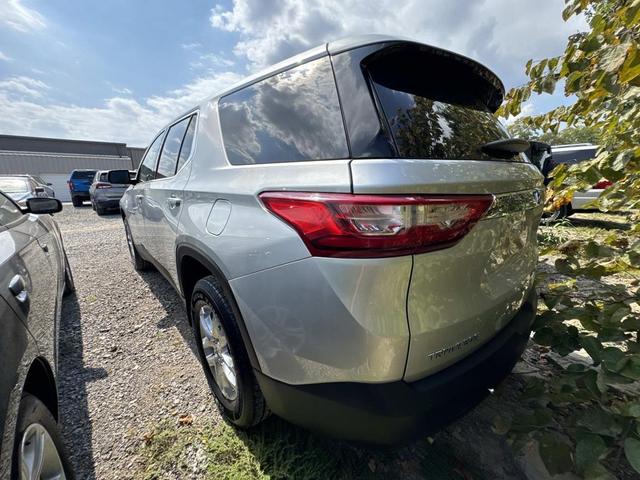 Photo of 2021 Silver Ice Metallic Chevrolet Traverse