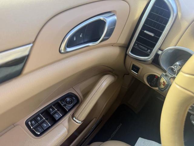 Photo of 2012 Black Porsche Cayenne