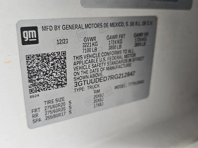 Photo of 2024 Summit White GMC Sierra 1500