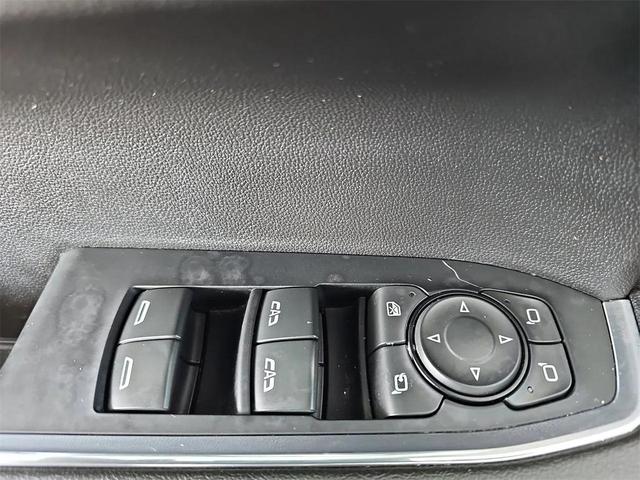 Photo of 2024 Summit White GMC Sierra 1500