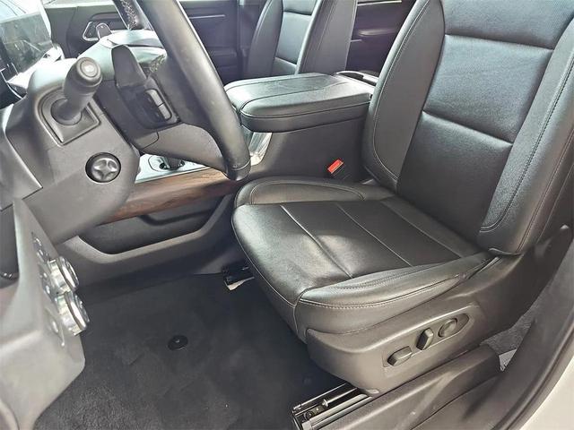 Photo of 2024 Summit White GMC Sierra 1500