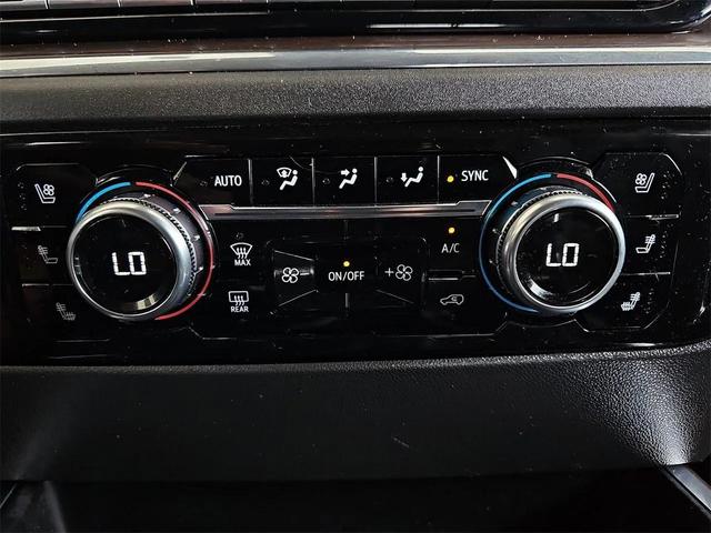 Photo of 2024 Summit White GMC Sierra 1500