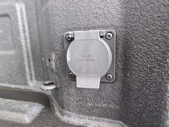 Photo of 2024 Summit White GMC Sierra 1500