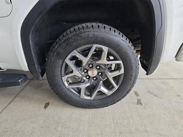 Photo of 2024 Summit White GMC Sierra 1500