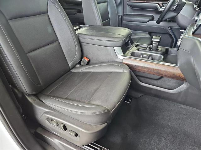 Photo of 2024 Summit White GMC Sierra 1500