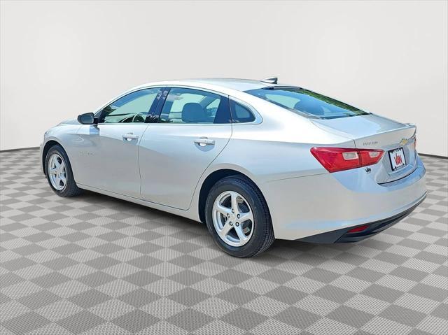 Photo of 2018 Silver Ice Metallic Chevrolet Malibu