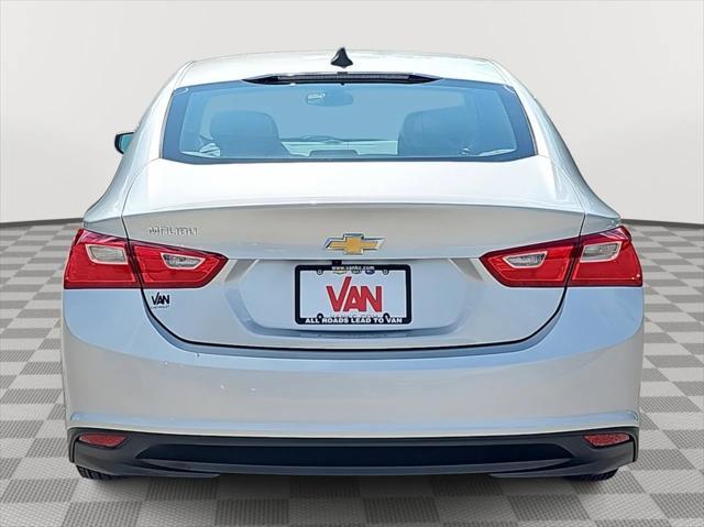 Photo of 2018 Silver Ice Metallic Chevrolet Malibu