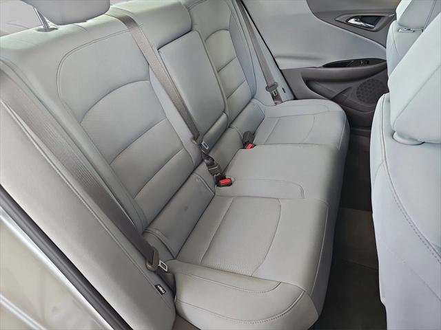Photo of 2018 Silver Ice Metallic Chevrolet Malibu