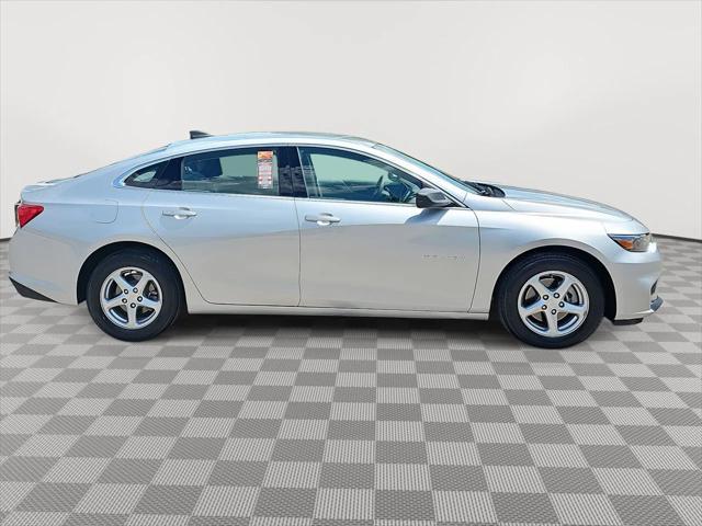 Photo of 2018 Silver Ice Metallic Chevrolet Malibu