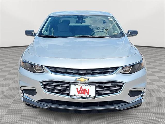 Photo of 2018 Silver Ice Metallic Chevrolet Malibu