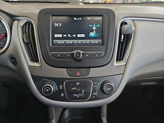 Photo of 2018 Silver Ice Metallic Chevrolet Malibu