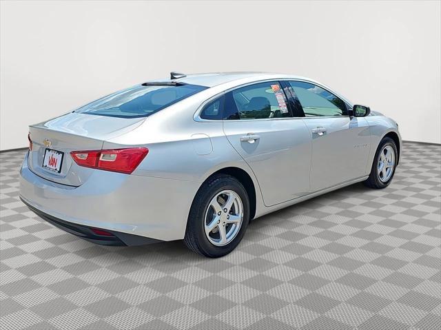 Photo of 2018 Silver Ice Metallic Chevrolet Malibu