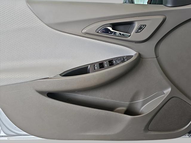 Photo of 2018 Silver Ice Metallic Chevrolet Malibu