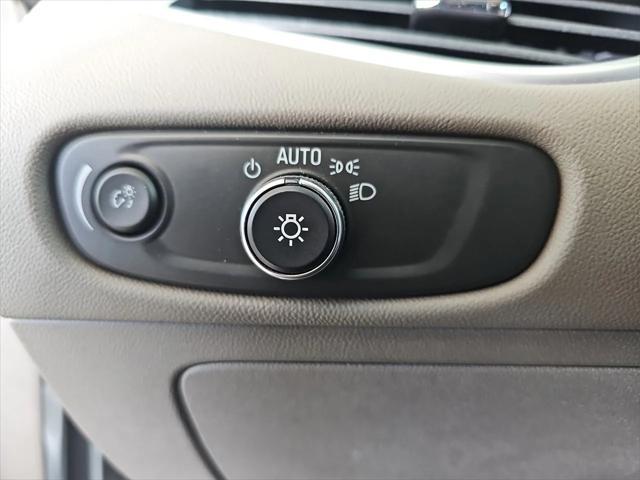 Photo of 2018 Silver Ice Metallic Chevrolet Malibu