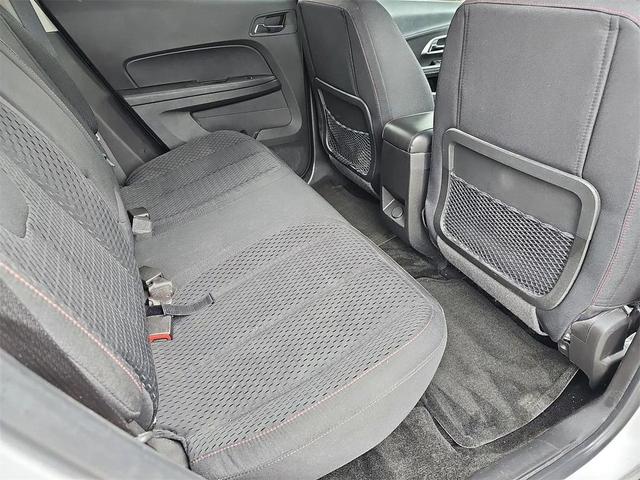 Photo of 2015 Silver Ice Metallic Chevrolet Equinox