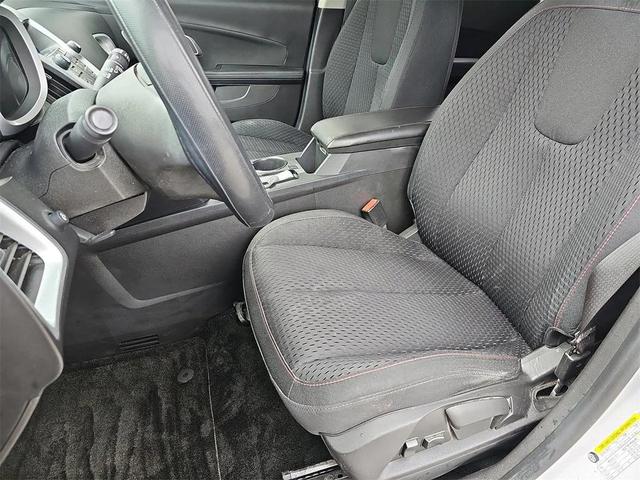 Photo of 2015 Silver Ice Metallic Chevrolet Equinox