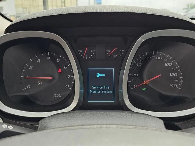 Photo of 2015 Silver Ice Metallic Chevrolet Equinox