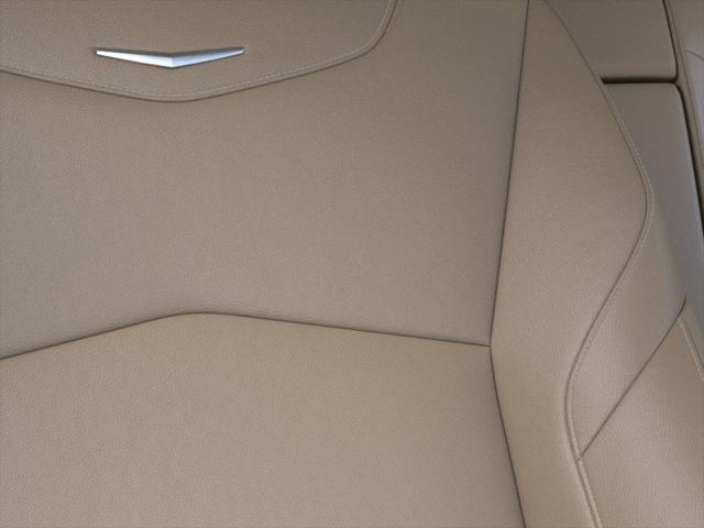Photo of 2025 Crystal White Tricoat Cadillac XT4