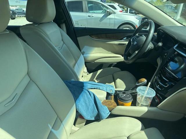 Photo of 2018 Crystal White Tricoat Cadillac XTS