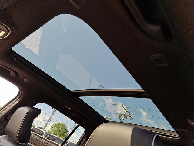 Photo of 2025 Metallic Jeep Grand Cherokee