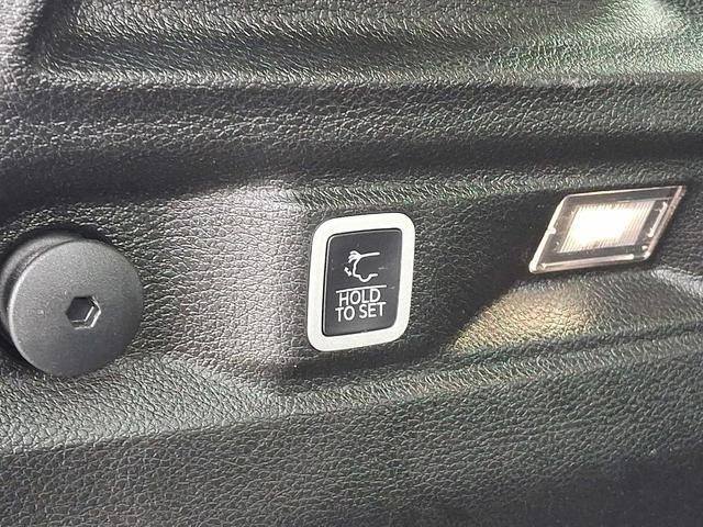 Photo of 2021 Metallic Jeep Grand Cherokee L