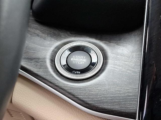 Photo of 2021 Metallic Jeep Grand Cherokee L