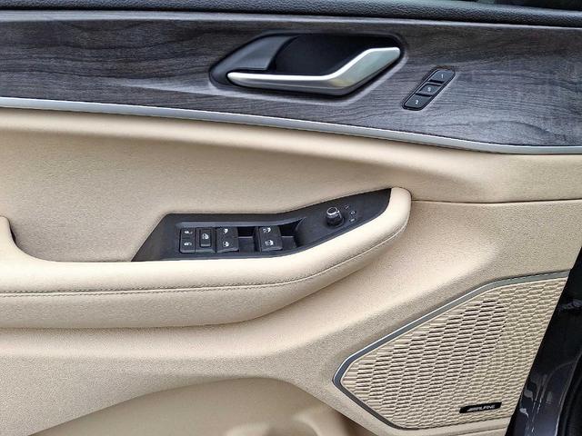 Photo of 2021 Metallic Jeep Grand Cherokee L