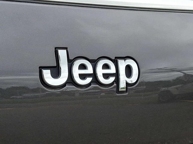 Photo of 2021 Metallic Jeep Grand Cherokee L