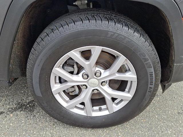 Photo of 2021 Metallic Jeep Grand Cherokee L