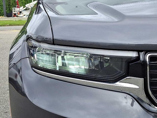 Photo of 2021 Metallic Jeep Grand Cherokee L