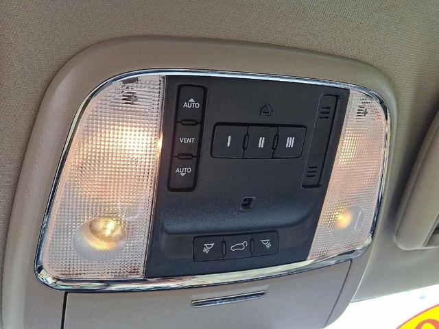 Photo of 2019 Bright White Clearcoat Jeep Grand Cherokee
