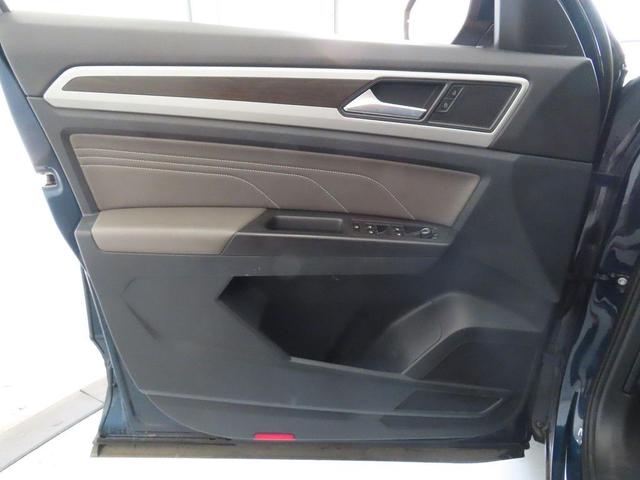Photo of 2022 Tourmaline Blue Metallic Volkswagen Atlas