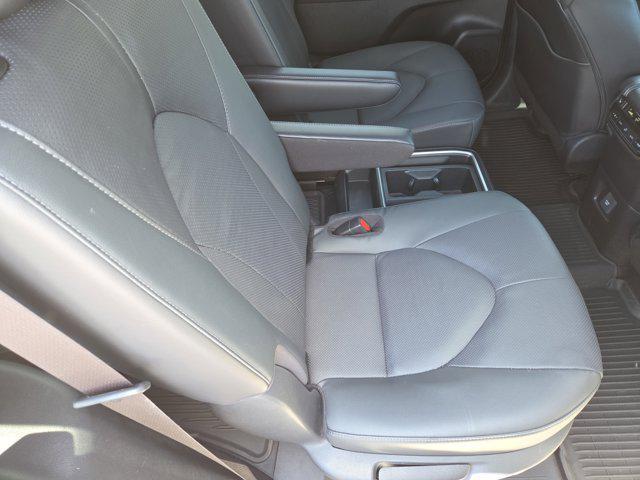 Photo of 2024 White Toyota Grand Highlander