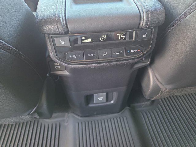Photo of 2024 White Toyota Grand Highlander