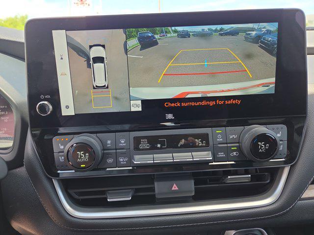 Photo of 2024 White Toyota Grand Highlander