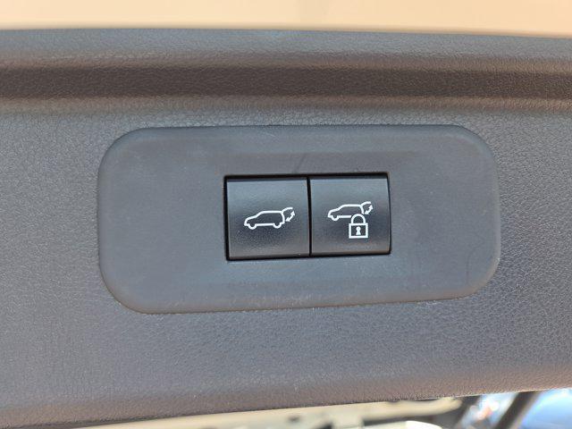 Photo of 2024 White Toyota Grand Highlander