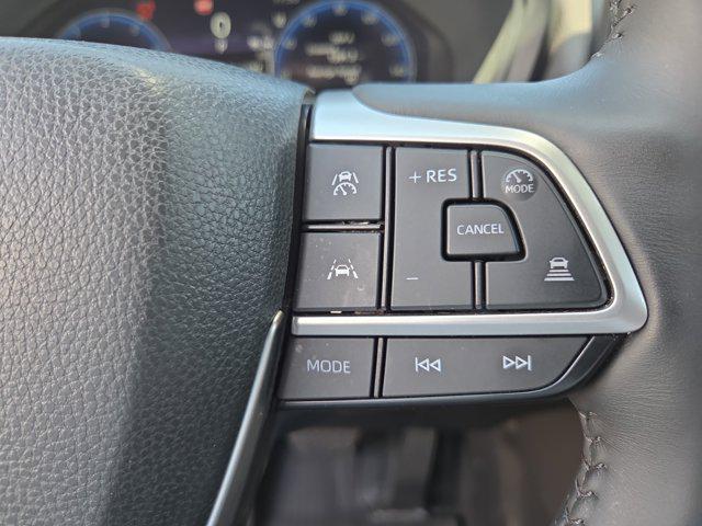 Photo of 2024 White Toyota Grand Highlander