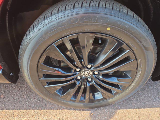Photo of 2023 Ruby Flare Pearl Toyota Venza