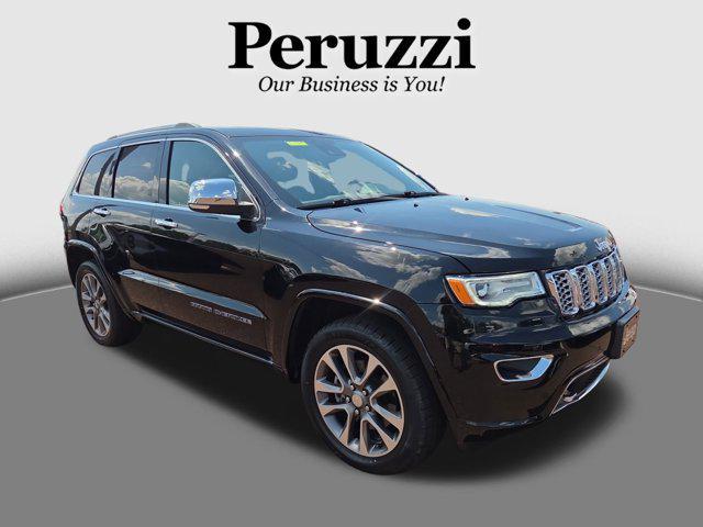 Photo of 2017 Diamond Black Crystal Pearlcoat Jeep Grand Cherokee